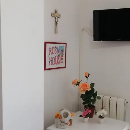 Rosahouse דירה לצ'ה